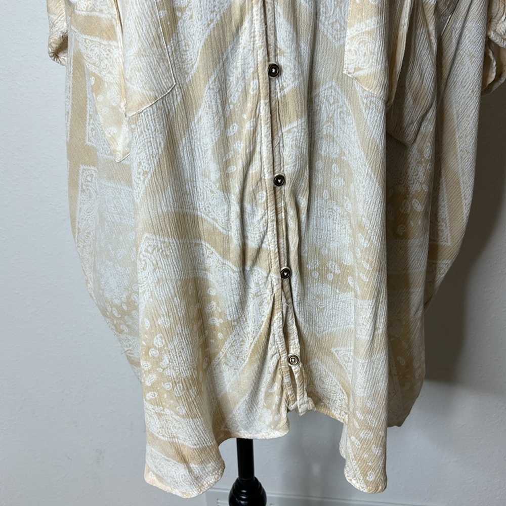 Maurices Size 4x Button Up Top - image 3